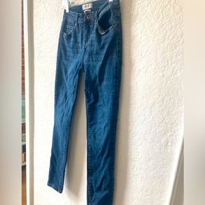 PISTOLA size 25 jeans